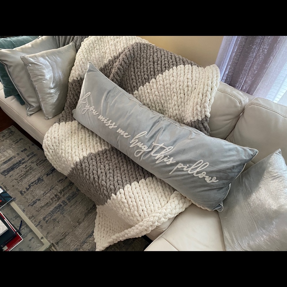 NEW Handmade Chunky Knit Blanket 🤍 40x55 inches